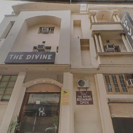 ホテル Capital O Divine アムリトサル エクステリア 写真